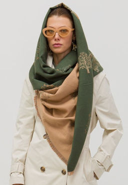 в составе ШЕРСТЬ Большой, мягкий, теплый двусторонний палантин с принтом