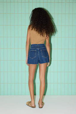 TRENDYOLMILLA Koyu Mavi Paca Kesikli Mini Denim Sort TWOSS25SR00174  фото 5