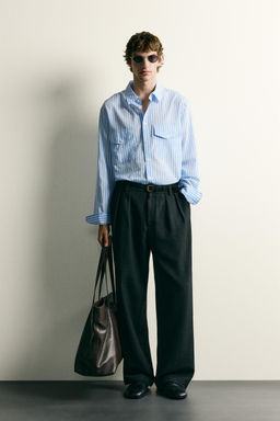 CAMISA FLUIDA RAYAS BOLSILLOS / Azul / Blanco