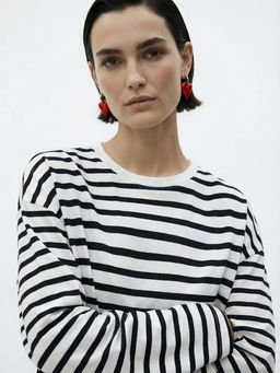 Серьги со съмными элементами "Сердца" вытянутые, цвет красный в золоте