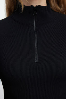 Siyah Fitted/vucuda Oturan Fermuarl? Yaka Esnek Orme Bluz TWOAW25BZ00163