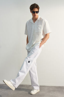 TRENDYOL MAN Limited Edition Beyaz Premium Loose Fit Etiket Detayl? Pantolon TMNSS23PL00038
