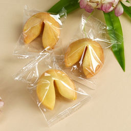 Цена за 2 шт. Печенье с предсказаниями С 8 Марта 18 г ( 3 шт. х 6 г).