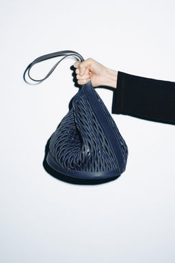 BOLSO PIEL TROQUELADO / Azul Marino - Zara фото 4