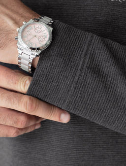 Лонгслив из мягкого фактурного трикотажа с плетеным воротником поло на пуговицах