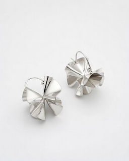 Стильные серьги