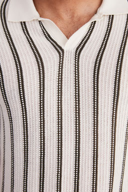 Ekru Regular Fit Cizgi Ajurlu Kac?k Pat Triko Polo Yaka T-Shirt TMNSS24PO00006