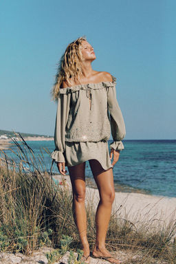 VESTIDO GEORGETTE VOLANTES BRILLOS / Gris