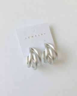 Стильные серьги