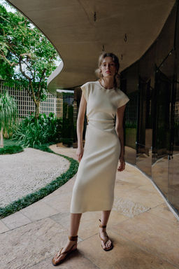 VESTIDO PUNTO CUT OUT BOLAS / Crudo
