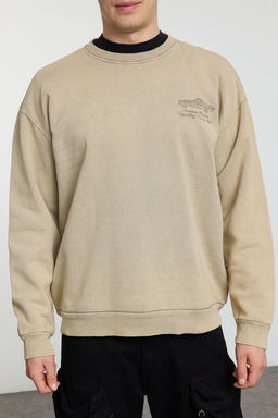 Bej Oversize/Genis Kesim Eskitme/Soluk Efektli Nak?sl? Sweatshirt TMNAW25SW00170