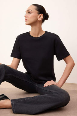 Wardrobe Essentials-Siyah Regular/Normal Kal?p Vatkal? Orme T-Shirt TWOSS26TS00005