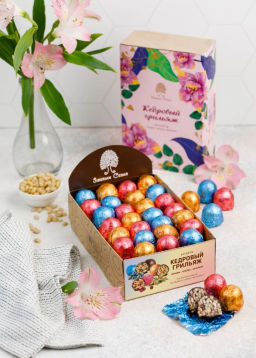 Кедровый грильяж ассорти  клюква, черника, облепиха, 600 г | шоу-бокс | весенняя обложка