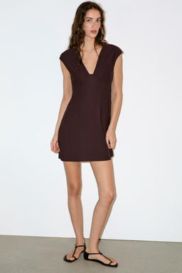 VESTIDO ESCOTE PICO CREPE / Chocolate