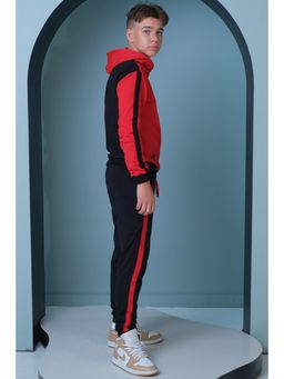 Костюм спортивный