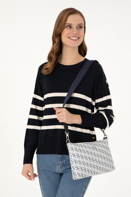 Женская серая сумка через плечо Неожиданная скидка в корзине