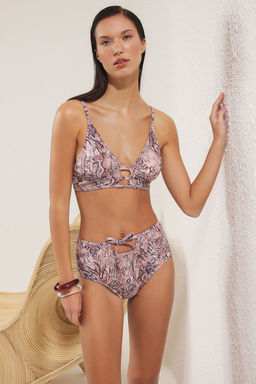 TRENDYOLMILLA Siyah Ucgen Yuksek Bel Regular Bikini Tak?m? TBESS25BT00170  фото 2