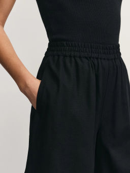 Льняные шорты свободного кроя / Zarina фото 7