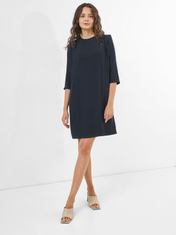 Однотонное женское платье свободного силуэта в черном оттенке черный 152475