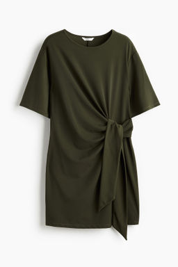 Vestido con detalle de nudo