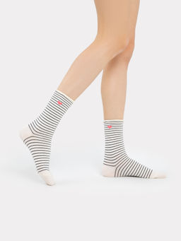 Цена за 5 пар! Носки женские молочно-белые с рисунком в виде сердца и полоски