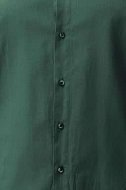 Koyu Yesil Regular Fit Rahat Hakim Yaka Basic Buyuk Beden Gomlek TMNSS23GO00093