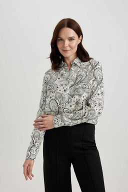 Туника свободного кроя с рубашечным воротником и длинными рукавами