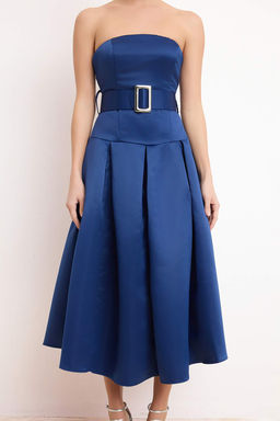 Lacivert Saten Straplez Yaka Pileli Kemer Detayl? Midi Elbise TPRSS26EL00007 - Trendyolmilla фото 3