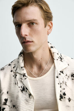 CAMISA RELAXED FIT ESTAMPADO FLORAL / Blanco roto