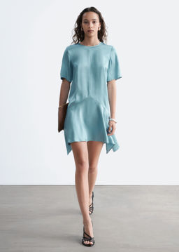 Minivestido con bajo tipo pa?uelo