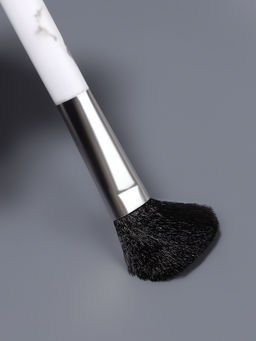 Набор кистей для макияжа «Мрамор», 5 предметов, белый, чёрный