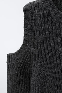 KNIT JUMPER WITH EMBROIDERED STAR CUT-OUT - Zara фото 3