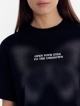 Футболка женская черная с принтом черный +печать 112678 - Mark formelle фото 10