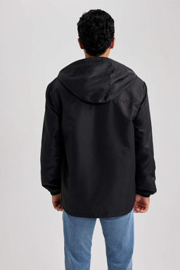 Водоотталкивающий приталенный плащ из тафты с капюшоном и дождевиком - Defacto фото 6