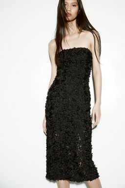 Vestido bandeau con aplicaciones