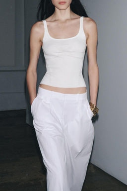 FITTED KNIT TOP