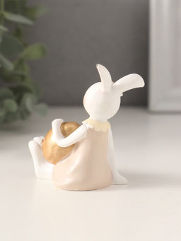 Фигурка Белая зайка в бежевом платье, с золотым яичком, полистоун, 8?4.5?7 см