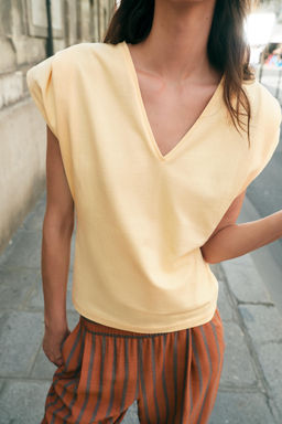 CAMISETA ESCOTE PICO ALGOD?N / Melocot?n - Zara фото 2