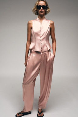 TOP SATINADO BOTONES JOYA / Rosa