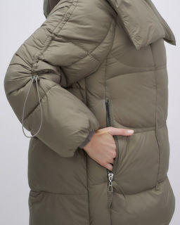 Куртка зимняя женская с большим капюшоном модная коричневого цвета 7739K - Visdeer фото 12