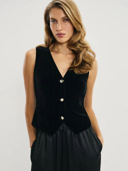 Приталенный жилет из бархата / Zarina