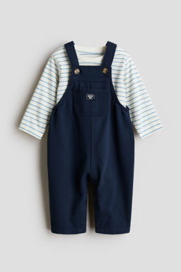 Conjunto de peto y camiseta