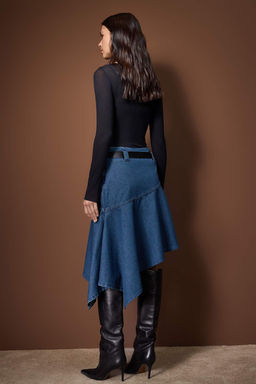 Wardrobe Essentials Siyah Kemerli Asimetrik Midi Denim Etek TWOAW26ET00076 - Trendyolmilla фото 8