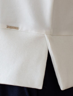 D49.086 Джемпер женский белый