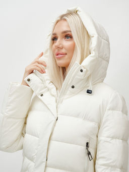 Пальто утепленное стеганное зимнее с капюшоном женское бежевого цвета 9610B - Mtforce фото 8