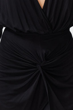 TRENDYOLMILLA Siyah Vucuda Oturan Mini Orme Buzgulu Plaj Elbisesi TBESS24EL00109 фото 5