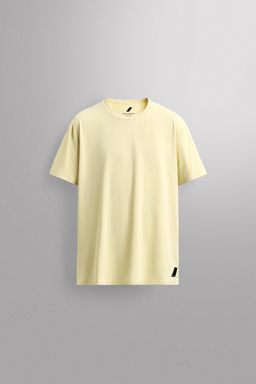 CAMISETA T?CNICA B?SICA / Amarillo claro