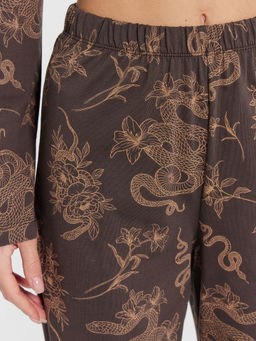 Пижама женская коричневая с принтом Змеи - Mark formelle фото 6