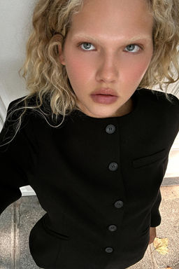 FITTED BLAZER WITH SHOULDER PADS - Zara фото 2