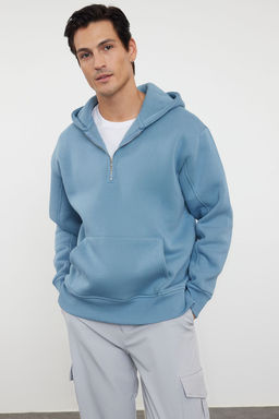 TRENDYOL MAN Siyah Oversize/Genis Kesim Fermuarl? Kapusonlu Ici Polarl? Basic Sweatshirt TMNAW25SW00050
